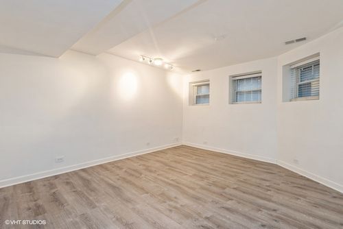 apt-g4-4011 Kenmore Ave, CHICAGO, IL, 60613-2093 | Card Image