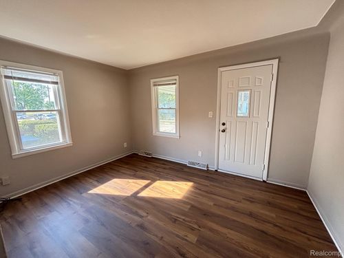 7034 Yacht Ave, Warren, MI, 48091-2935 | Card Image