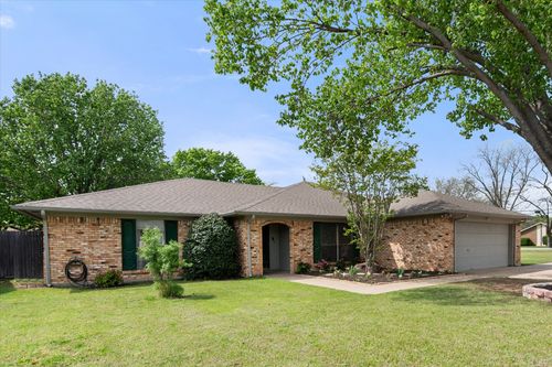 3800 Twin Creek Dr, Arlington, TX, 76015-4031 | Card Image