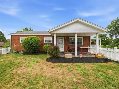 110 Crest Dr, Monaca, PA, 15061-2612 | Card Image
