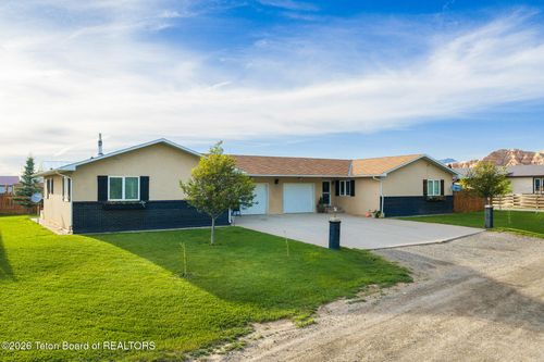 100 Taylor Creek Rd, Dubois, WY, 82513 | Card Image