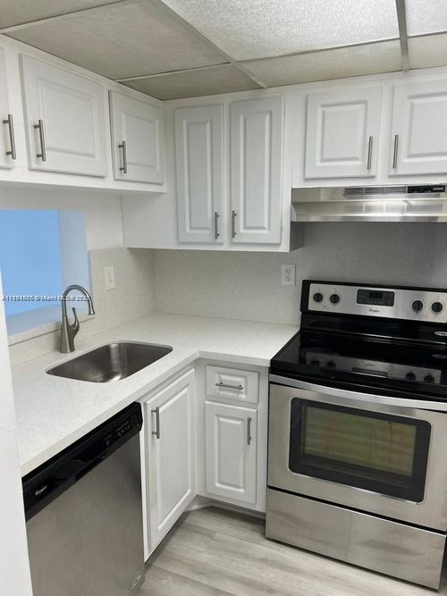 514-484 Nw 165th Street Rd, Miami, FL, 33169-6461 | Card Image