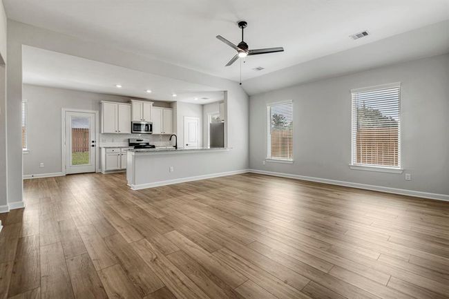 15683 Honey Cove Dr, House other with 4 bedrooms, 2 bathrooms and 2 parking in Conroe TX | Image 4
