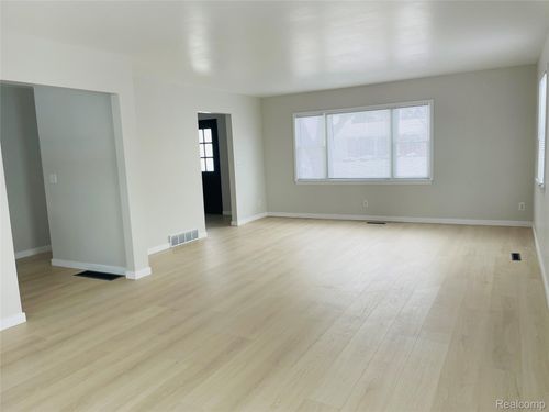 5273 Fairway Dr, Bay City, MI, 48706-3351 | Card Image