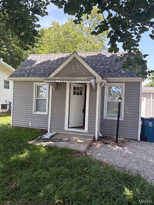 111 4th Ave, Edwardsville, IL, 62025-2563 | Card Image