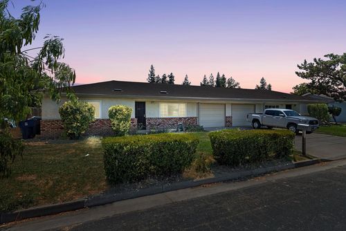 208 El Dorado Dr, Madera, CA, 93637-5424 | Card Image