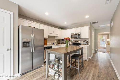 7318-7318 Fox Hollow Way, Louisville, KY, 40228-4221 | Card Image