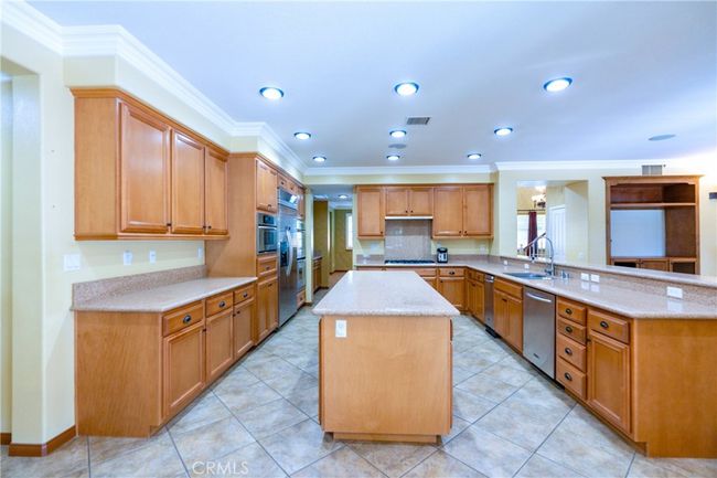 14145 Prairie Creek Pl, House other with 6 bedrooms, 5 bathrooms and 4 parking in Eastvale CA | Image 12