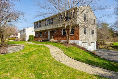 9 Miron Dr, Poughkeepsie, NY, 12603-5020 | Card Image