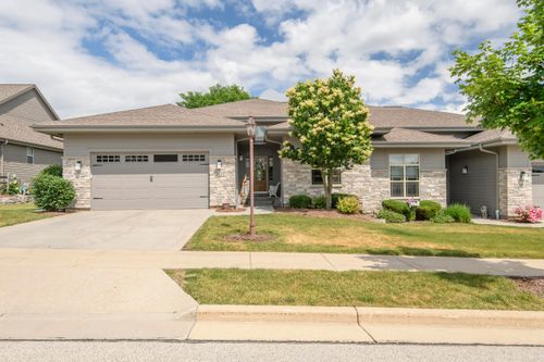 1207 Woodland Hills Dr, Waukesha, WI, 53188-2587 | Card Image