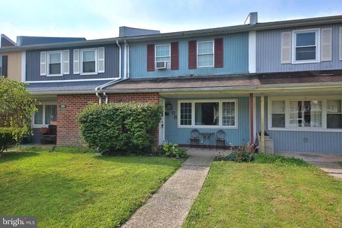 208 Hyacinth Ct, QUAKERTOWN, PA, 18951-2757 | Card Image