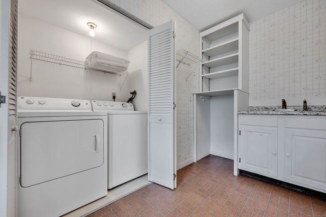 Fantastic laundry mudroom on first floor | Image 37