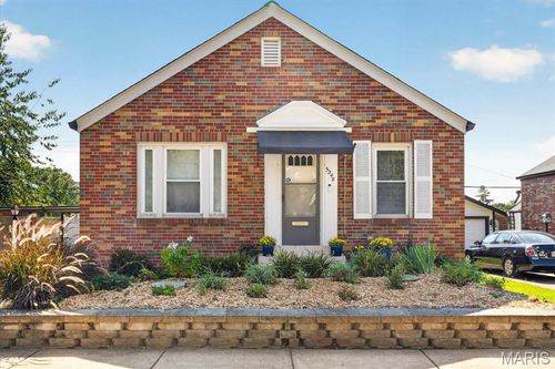 5348 Sunshine Dr, Saint Louis, MO, 63109-4066 | Card Image