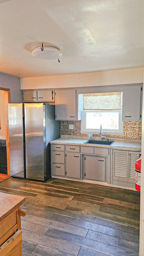 225 Monhagen Ave, Middletown, NY, 10940-6040 | Card Image