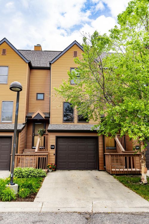 19-1415 W Gateway Cir S, Fargo, ND, 58103-3559 | Card Image