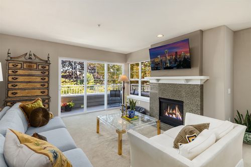 304-1415 6th Ave N, Seattle, WA, 98109-3462 | Card Image