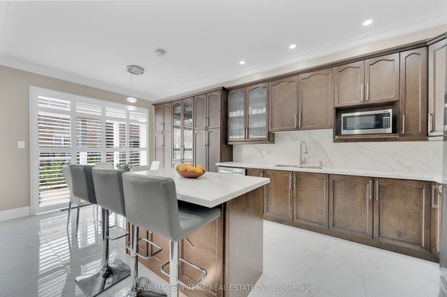 22 Constance St, House other with 6 bedrooms, 6 bathrooms and 5 parking in Brampton ON | Image 11