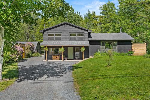 87 Mount Pleasant Rd, Pleasantville, NS, B0R1G0 | Card Image
