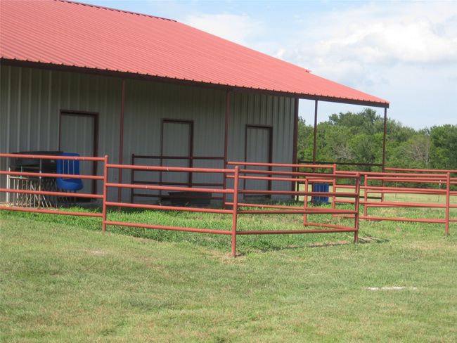 Horse barn paddocks. | Image 40