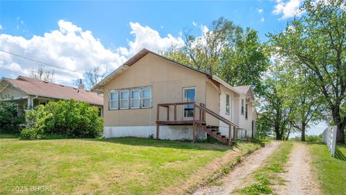 1305 N 7th St, Chariton, IA, 50049-1252 | Card Image