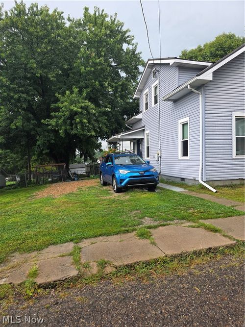 104 Penn Ln, Saint Clairsville, OH, 43950-1309 | Card Image