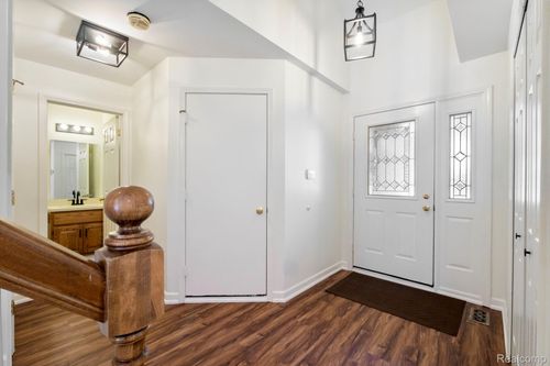 6-412 Oak Run Ct, Royal Oak, MI, 48073-3550 | Card Image