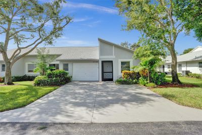 B - 8938 Sunnywood Pl, Condo with 2 bedrooms, 2 bathrooms and null parking in Boca Raton FL | Image 1