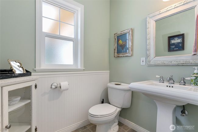 1/2 guest bath on main floor. | Image 27