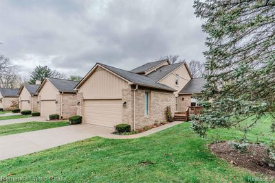 21540 River Ridge, Condo with 3 bedrooms, 2 bathrooms and null parking in Farmington Hills MI | Image 1