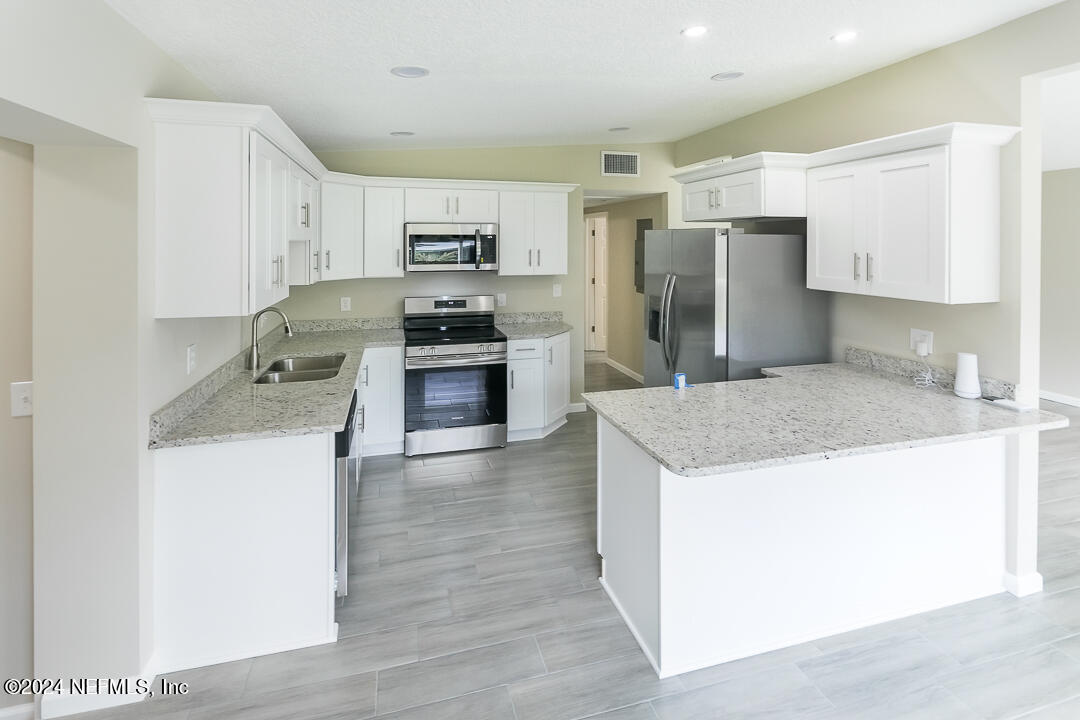 Le Brun Dr, Jacksonville, FL 32205