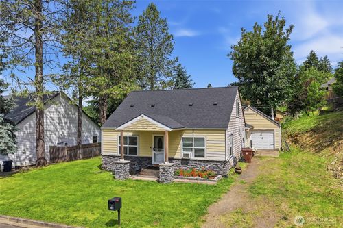 415 Ne 39th Ave, Camas, WA, 98607-6858 | Card Image