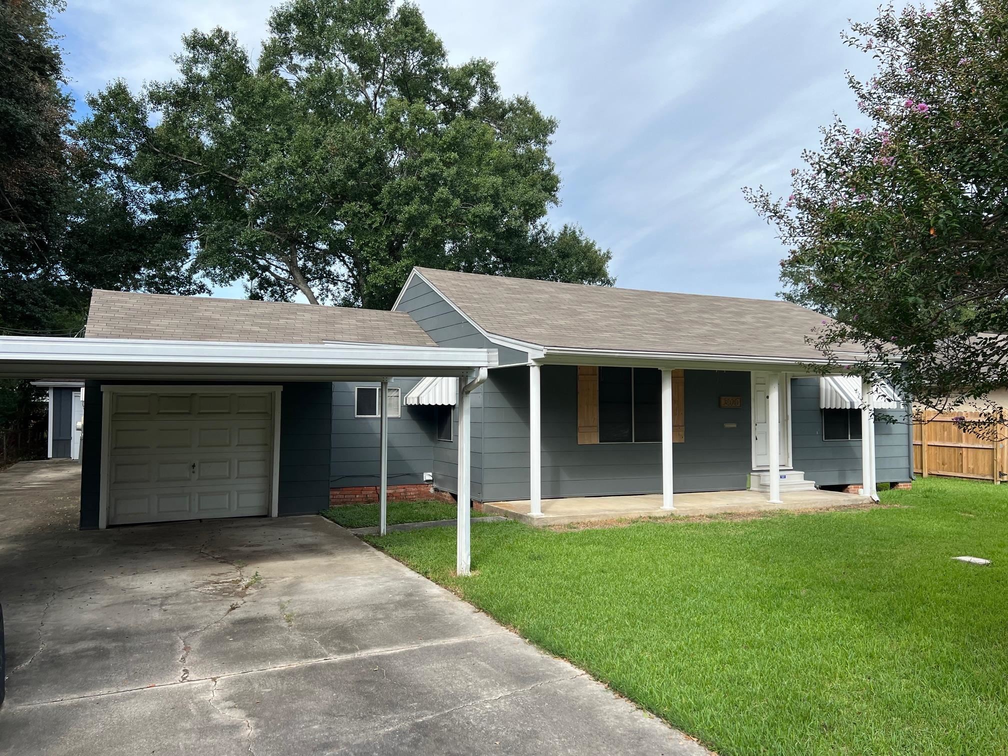 Berry Ave, Groves, TX 77619