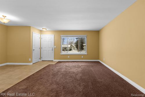 58629 Wallington, Washington Twp, MI, 48094-2779 | Card Image