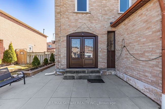 104 Sandmere Ave, House attached with 4 bedrooms, 3 bathrooms and 3 parking in Brampton ON | Image 6
