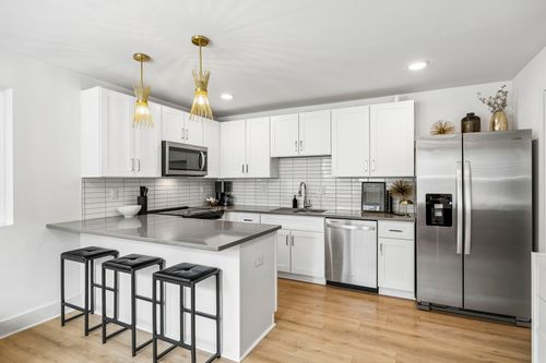 42-102 Duke St, Nashville, TN, 37207-4670 | Card Image