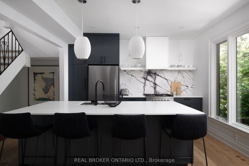 5 Wembley Dr, Toronto, ON, M4L3C9 | Card Image