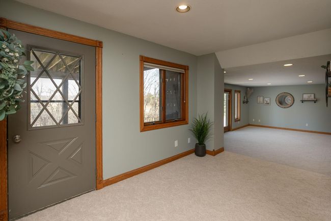 Spacious Area for Table Top | Image 42