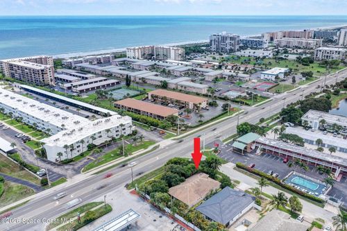 121 Seminole Ln, Cocoa Beach, FL, 32931-3338 | Card Image