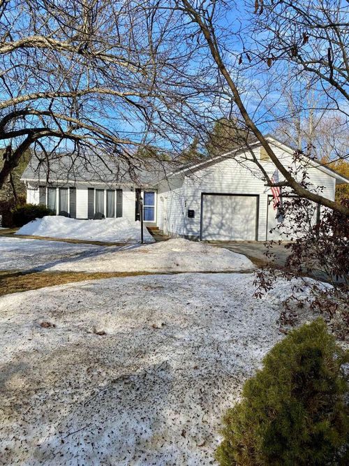 784 Essex Street, Bangor, ME, 04401 | Card Image