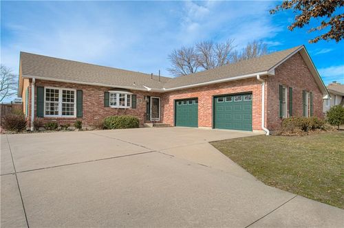 921 S Denman Ave, Chanute, KS, 66720-2537 | Card Image