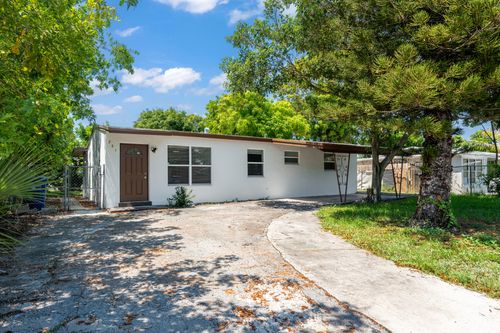 261 Ne 22nd St, Pompano Beach, FL, 33060-4927 | Card Image