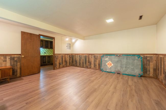 Family room in walk out basement #4 | Image 21