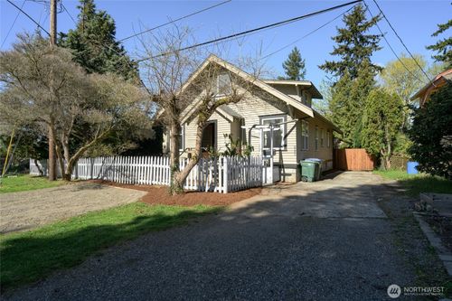 1502 E Maplewood Ave, Bellingham, WA, 98225-1330 | Card Image