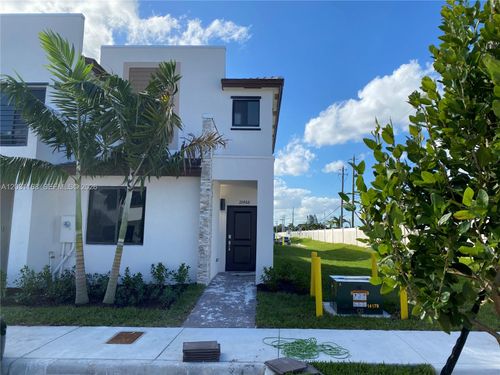21466 Ne 3rd Pl, Miami, FL, 33179-1022 | Card Image