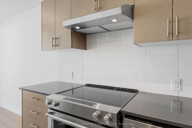 2008 - 8960 Jane St, Condo with 2 bedrooms, 2 bathrooms and 1 parking in Concord ON | Image 9