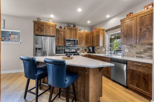 2713 Ne Black Oak Pl, Bend, OR, 97701-7767 | Card Image