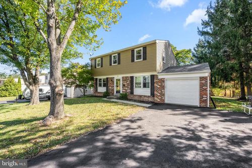 112 Young Ave, COOPERSBURG, PA, 18036-1936 | Card Image