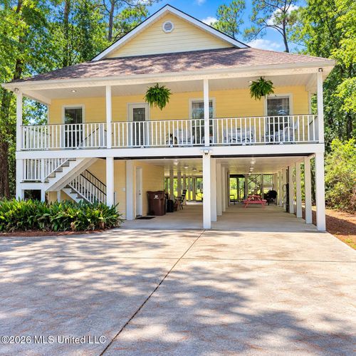 127 Country Club Dr, Pass Christian, MS, 39571-2201 | Card Image