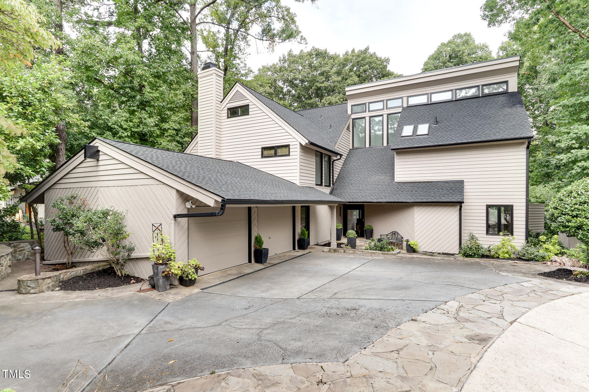 Ranlo Dr, Raleigh, NC 27612