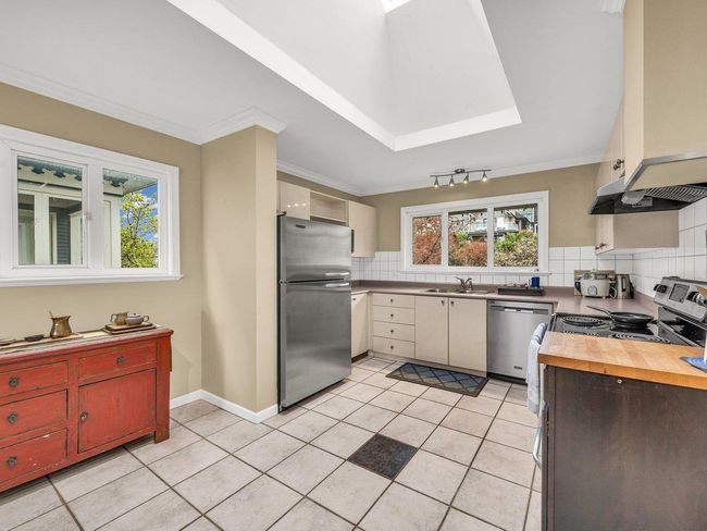 443 E 2 Nd Street, Home with 2 bedrooms, 1 bathrooms and 2 parking in North Vancouver BC | Image 11